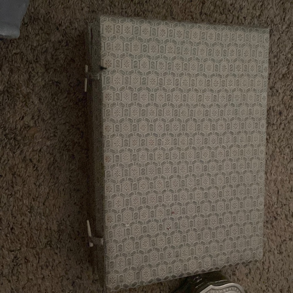 Small storage box
